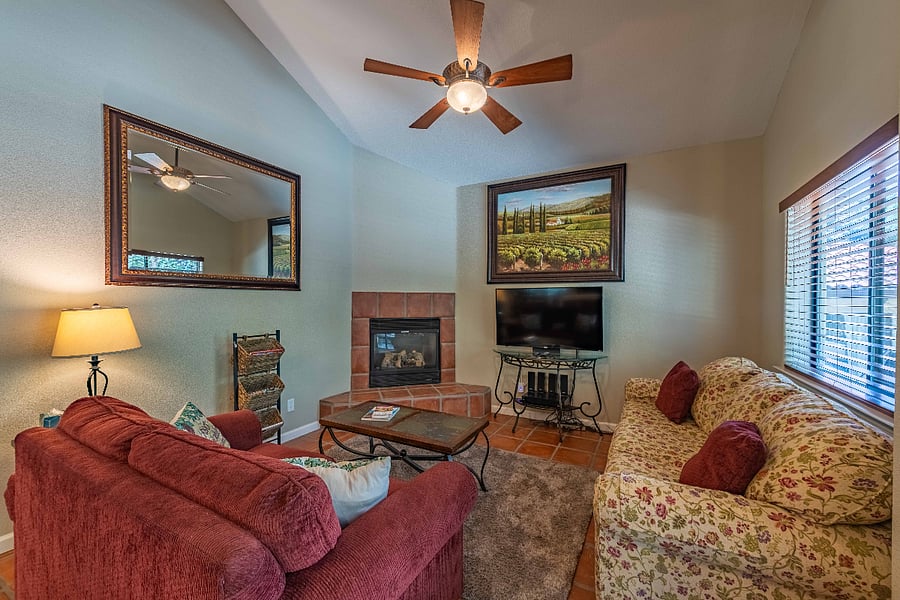 "Tuscan Villa" - separate residence 1BR/BA with full kitchen, LR, outdoor patio