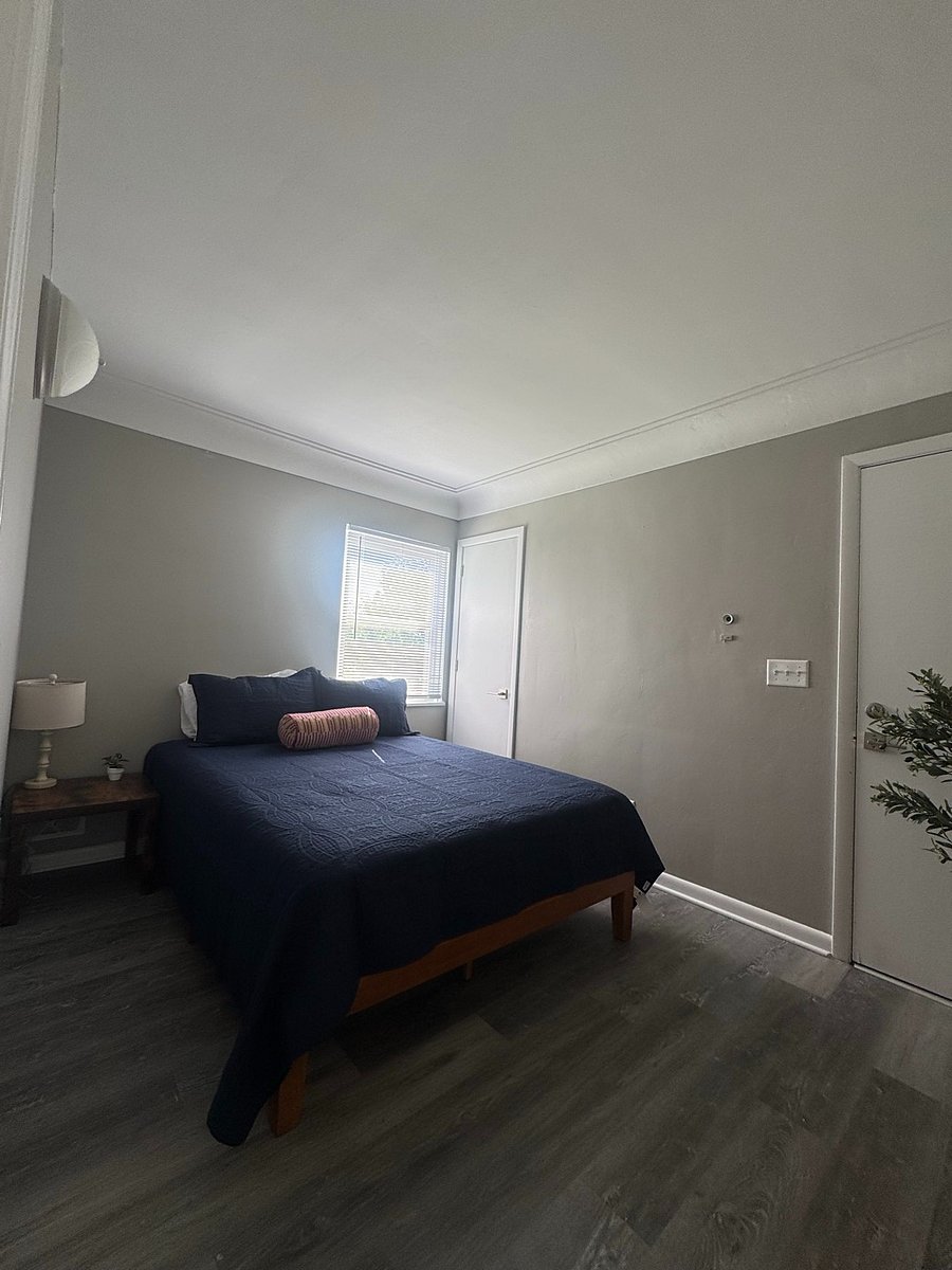 Bedroom-2: natural light
