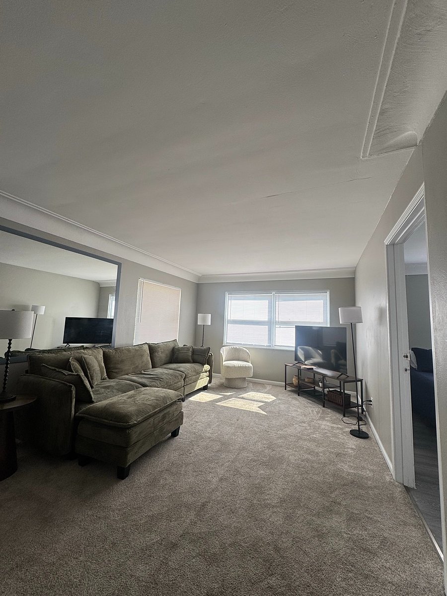 Living room - sunny and spacious