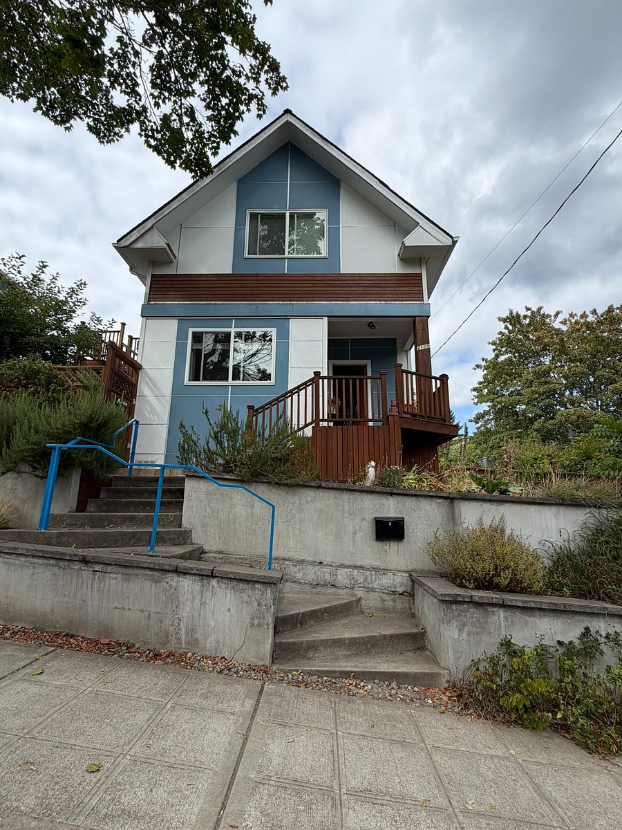 Front exterior of Marion House from the shared front steps