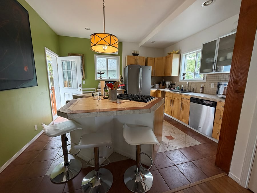 Full kitchen with dining nook and breakfast seating