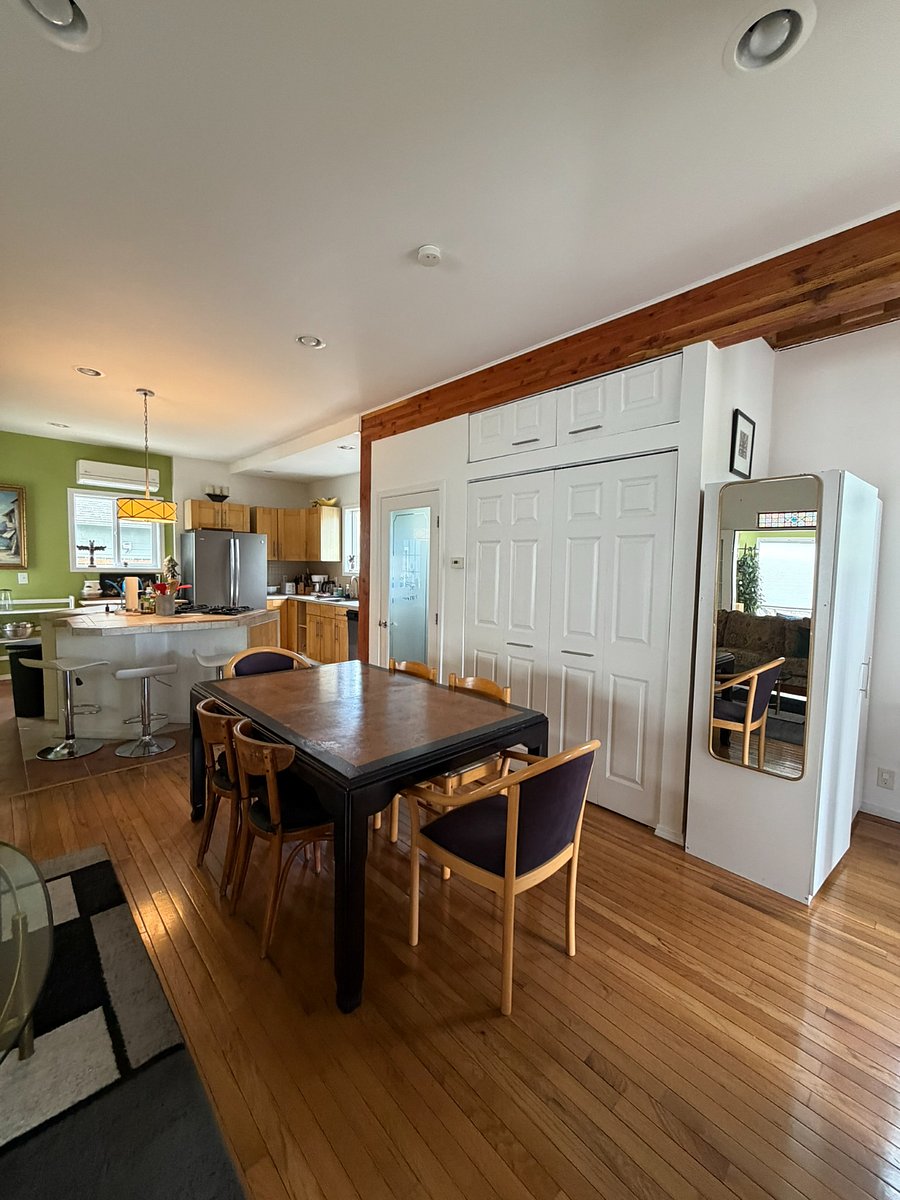 Dining area beside the fully equipped kitchen