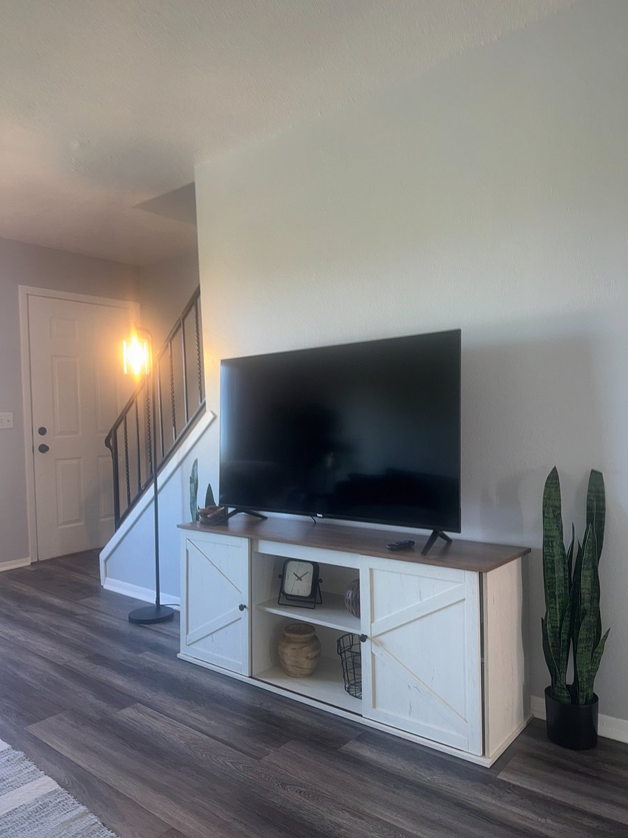 Smart TV + 1 Gig fast Wifi