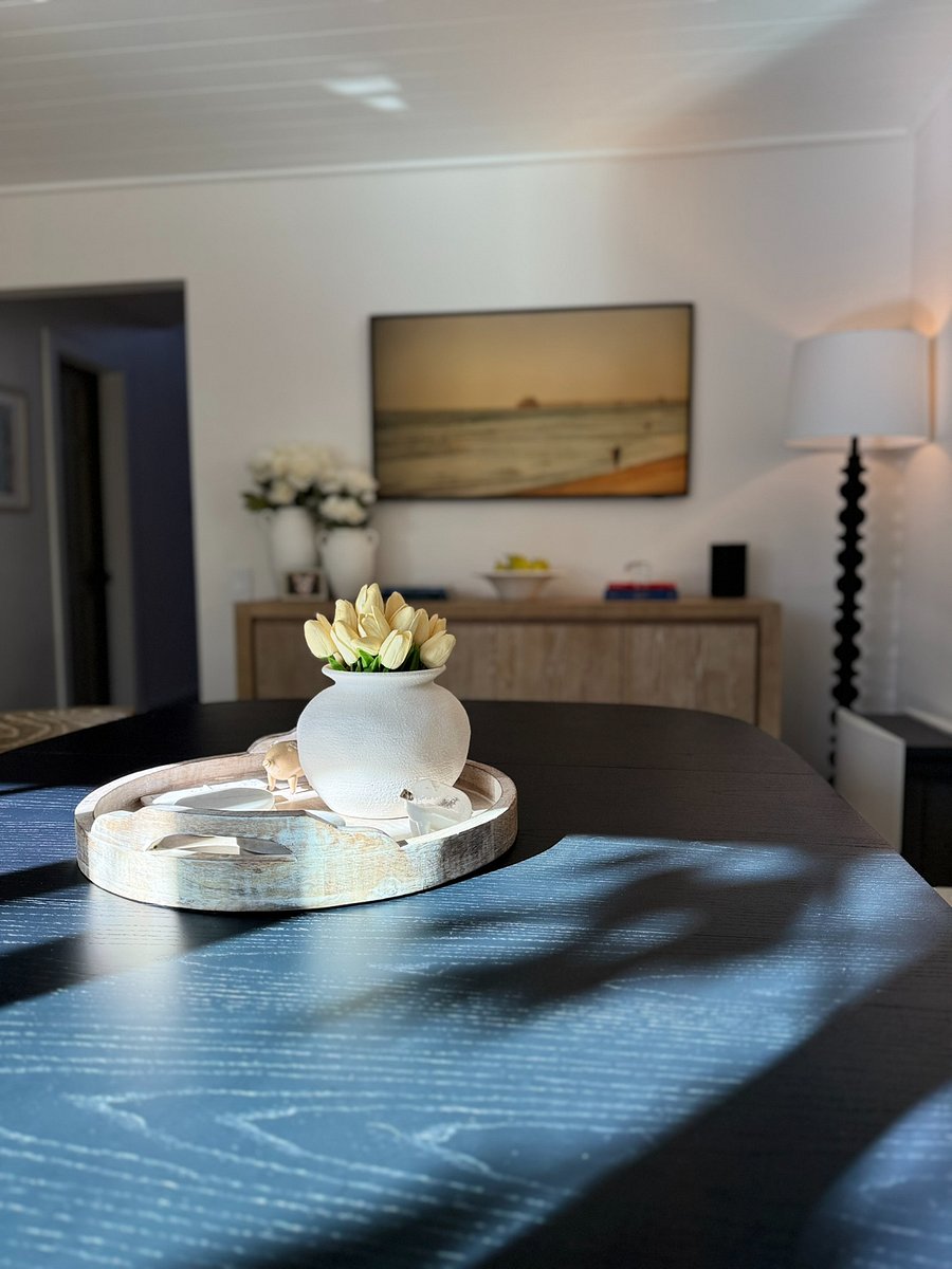 Breakfast nook with The Frame TV by Samsung