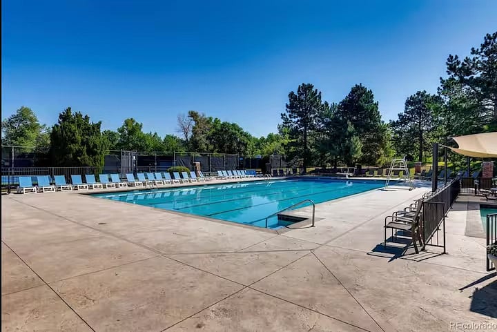 Access to Willow Creek 3 swimming pool (seasonal)