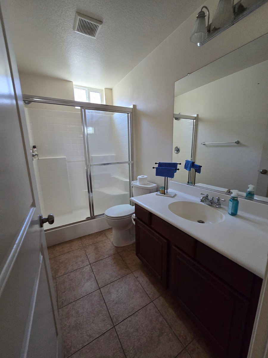 Full Bathroom for Bedroom #1