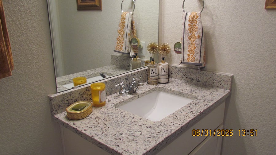 Downstairs full bathroom for guest