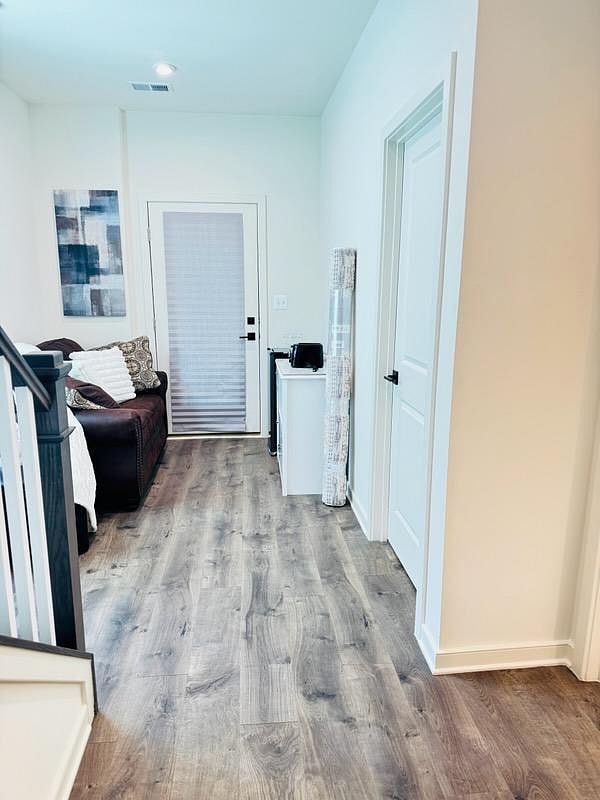 Lounge and kitchenette for light cooking 