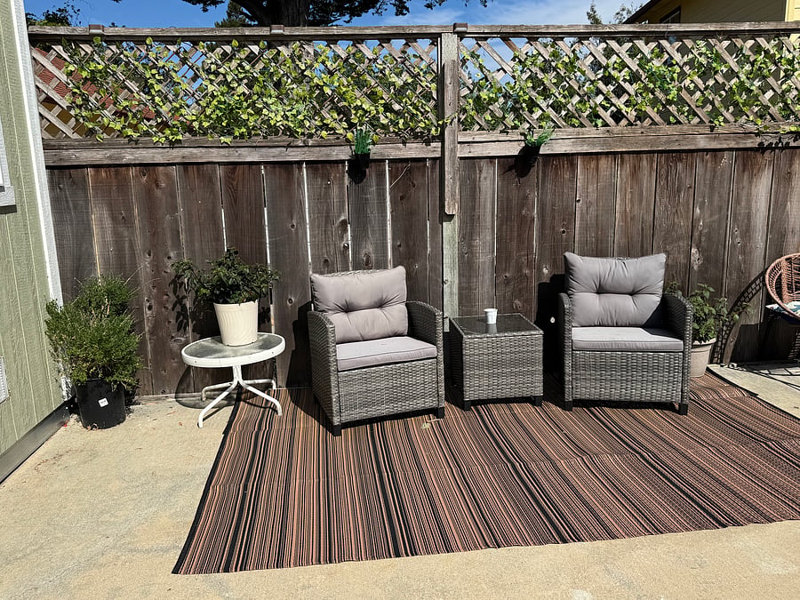 Another outside area to sit 