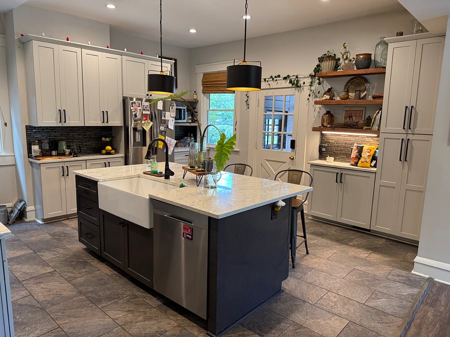 Kitchen - view to back of house