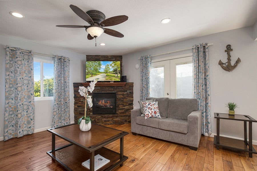 Decorative fireplace and WiFi-connected smart TV in the living room. Permit #str21-1275