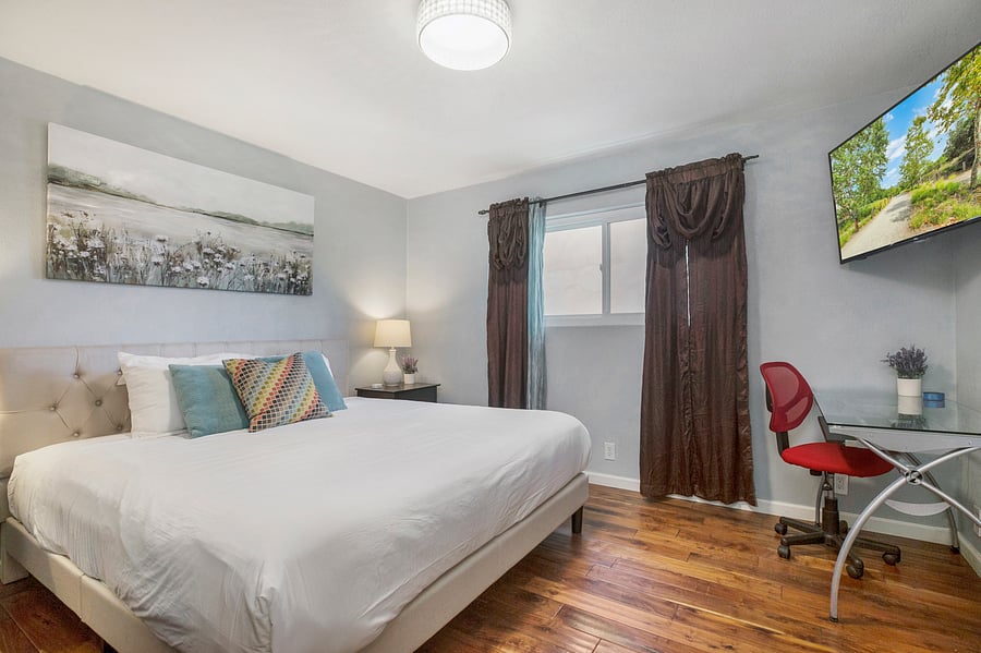 King bed and smartTV in the second bedroom. Permit #str21-1275