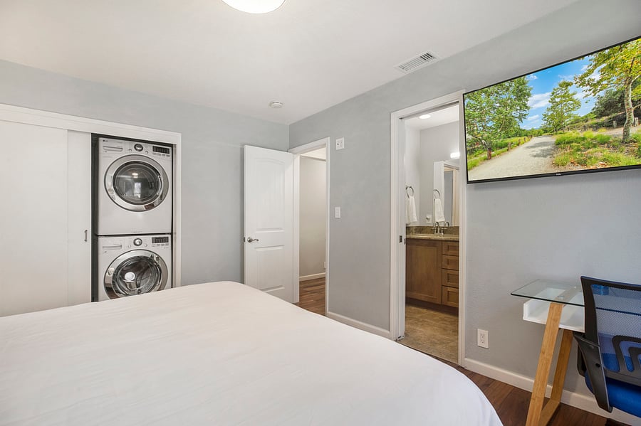 Complimentary Washer/Dryer & Laundry pods in the closet. Permit #str21-1275