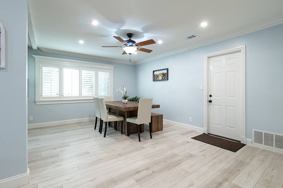 Dining area for 6