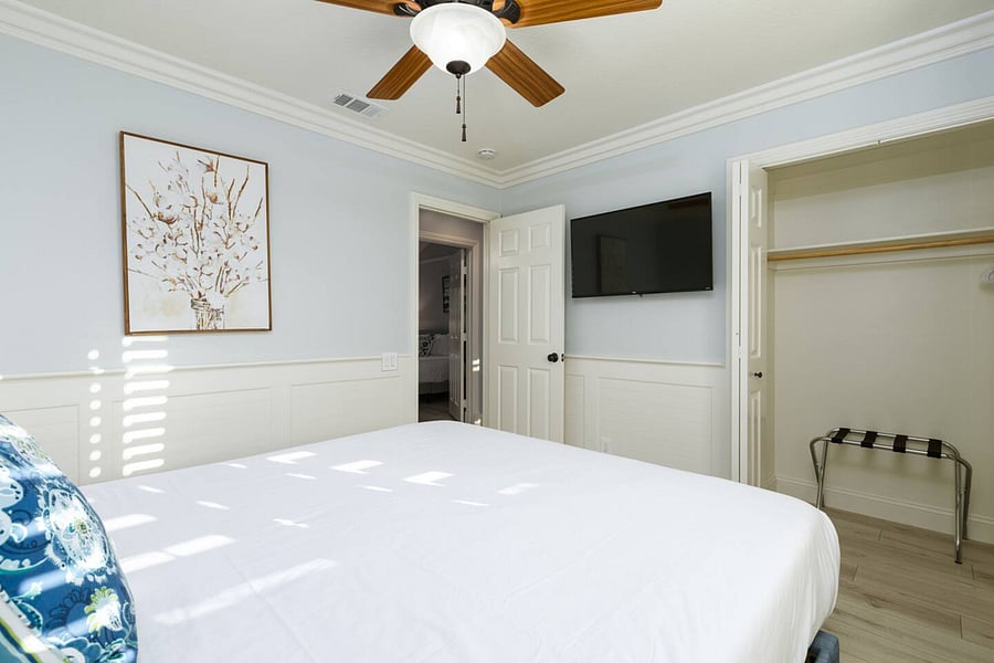 King bed & smart TV in bedroom #2