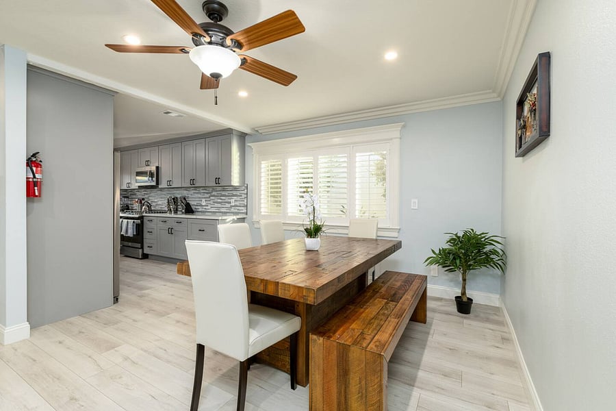 Dining area for 6