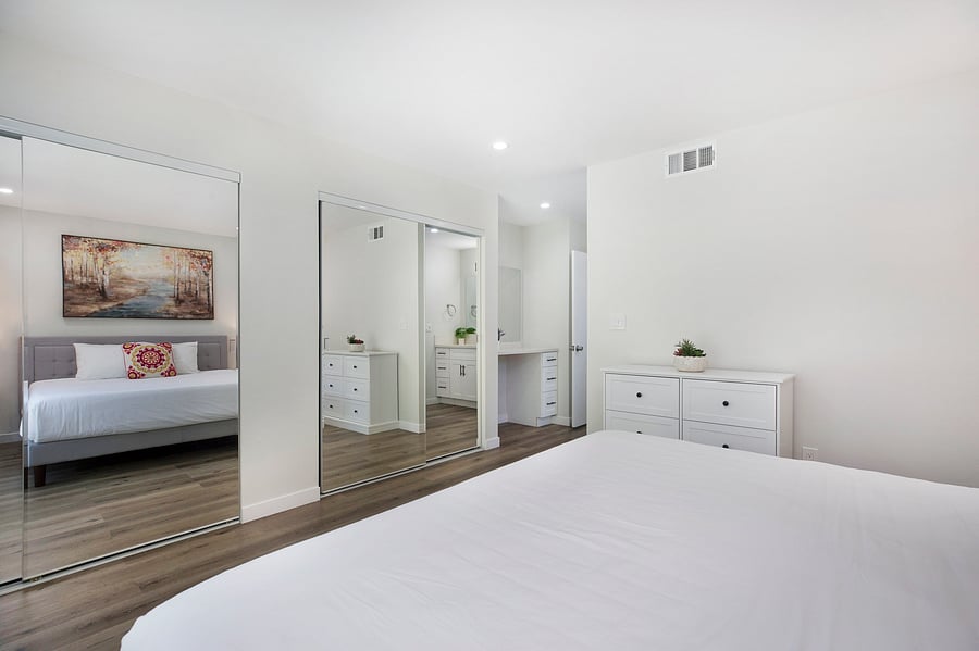 Where comfort meets sophistication. A spacious king bed that transforms the bedroom into a relaxing retreat, creating the perfect balance of style, softness, and everyday luxury