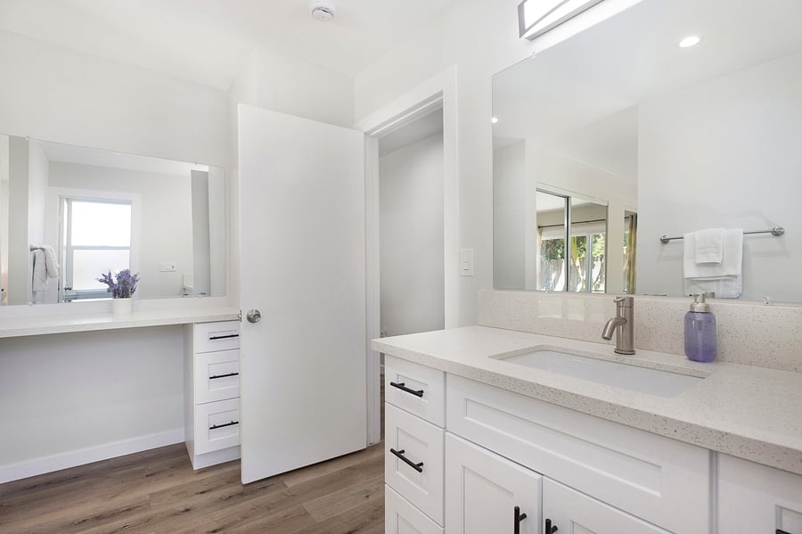 Where everyday routines become little moments of luxury. A beautifully designed master bathroom that combines sophistication, comfort, and functionality to create a personal retreat right at home.