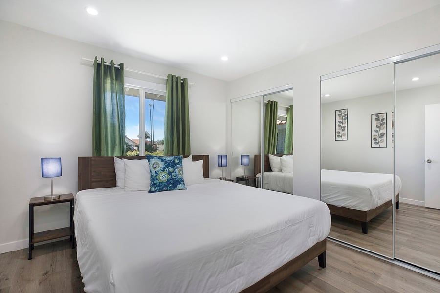 Where comfort meets timeless elegance. This king-sized bed adds a sense of space and sophistication to the bedroom, creating the perfect setting for restful nights and slow mornings