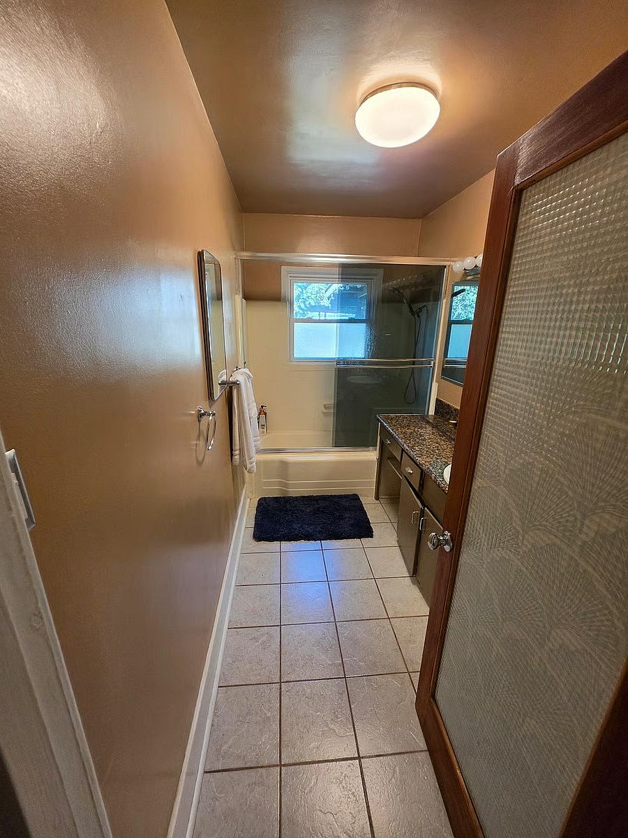 Master Bathroom (rented separately)