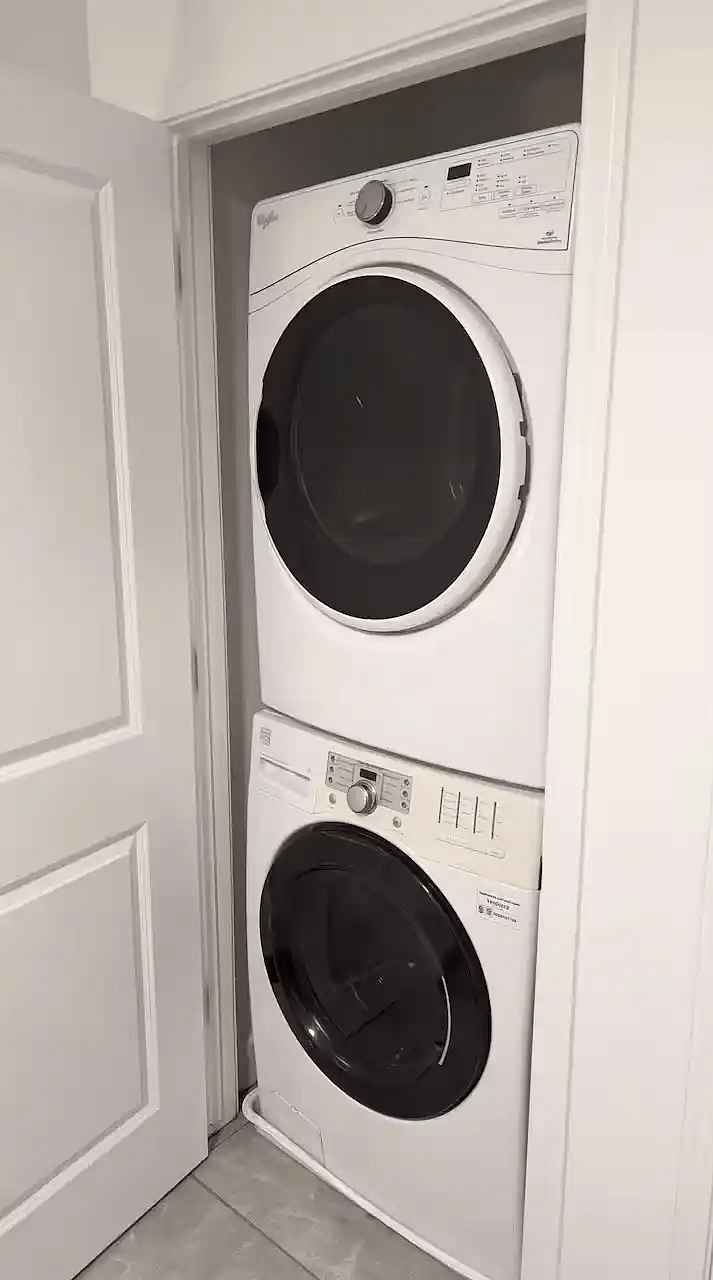 Washer/Dryer.