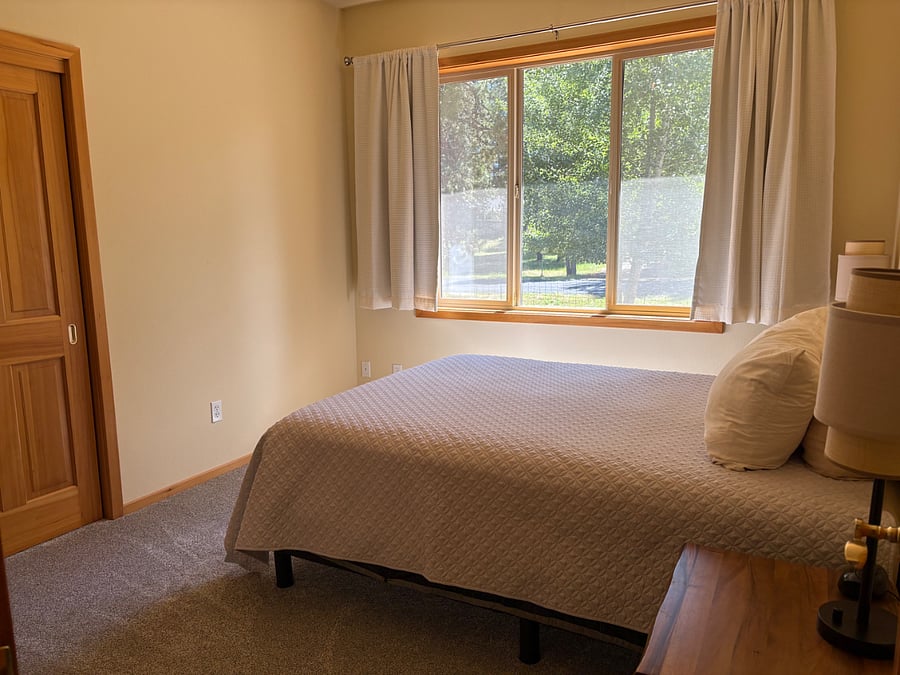 QUEEN BEDROOM