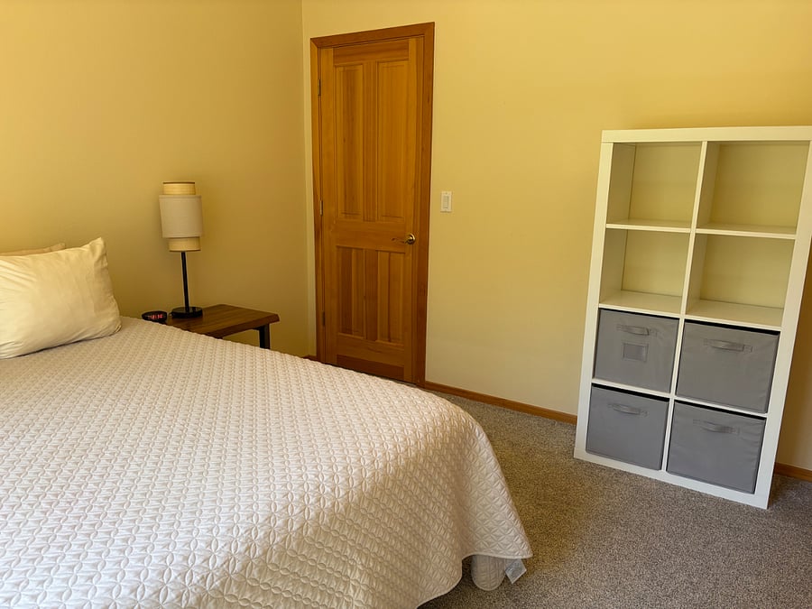 QUEEN BEDROOM