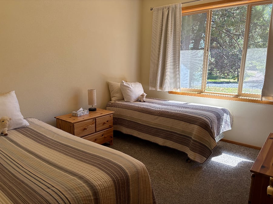 TWIN BEDROOM