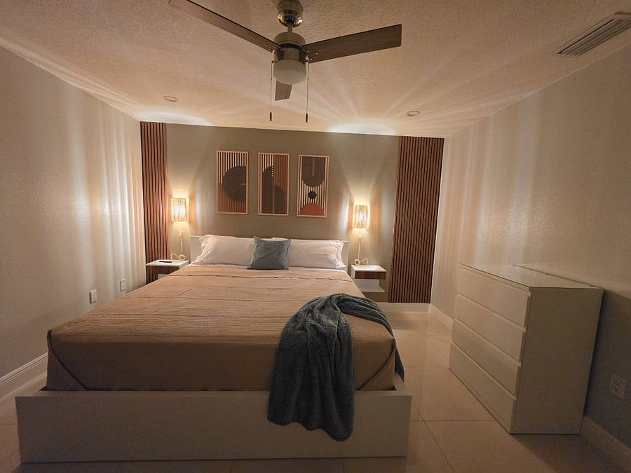 MASTER ROOM