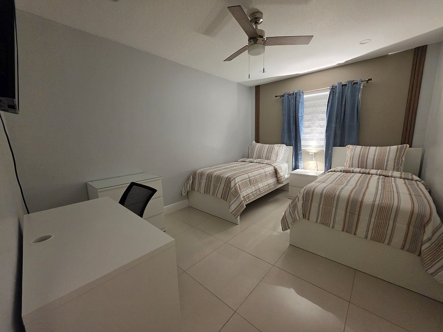 BEDROOM 2