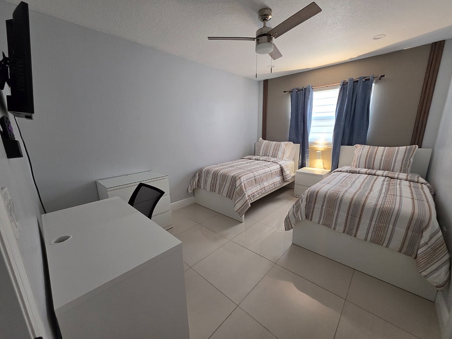 BEDROOM 2