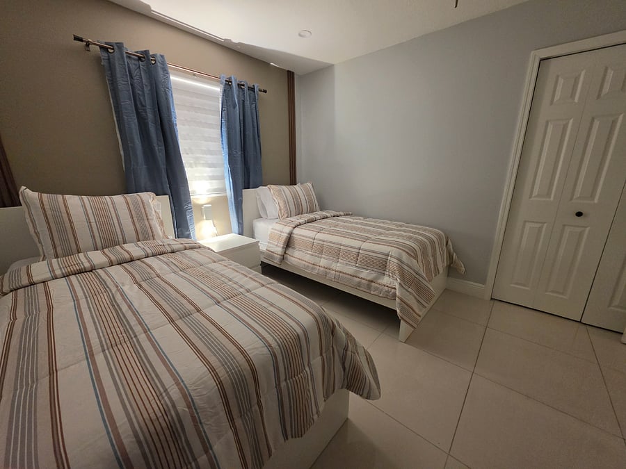 BEDROOM 2