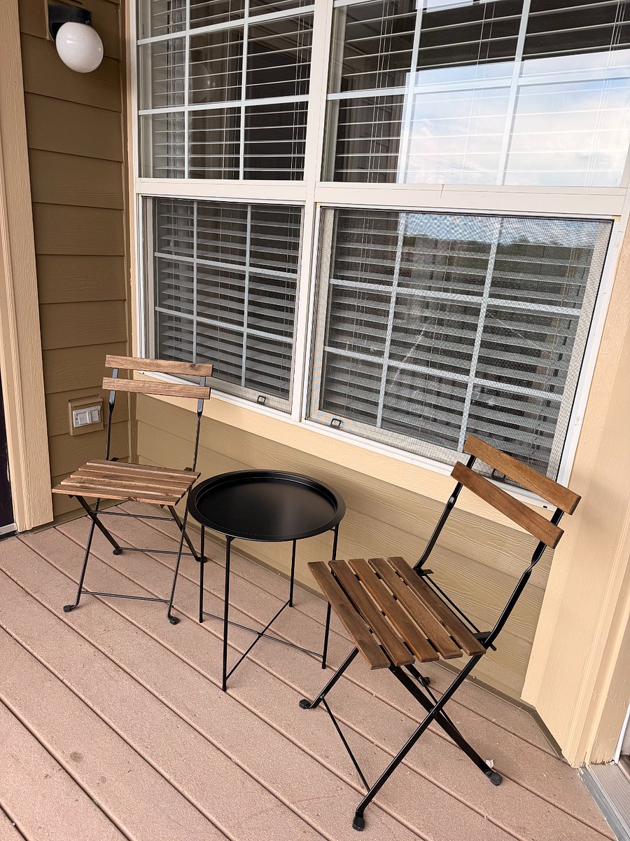 Balcony and seating off the living room