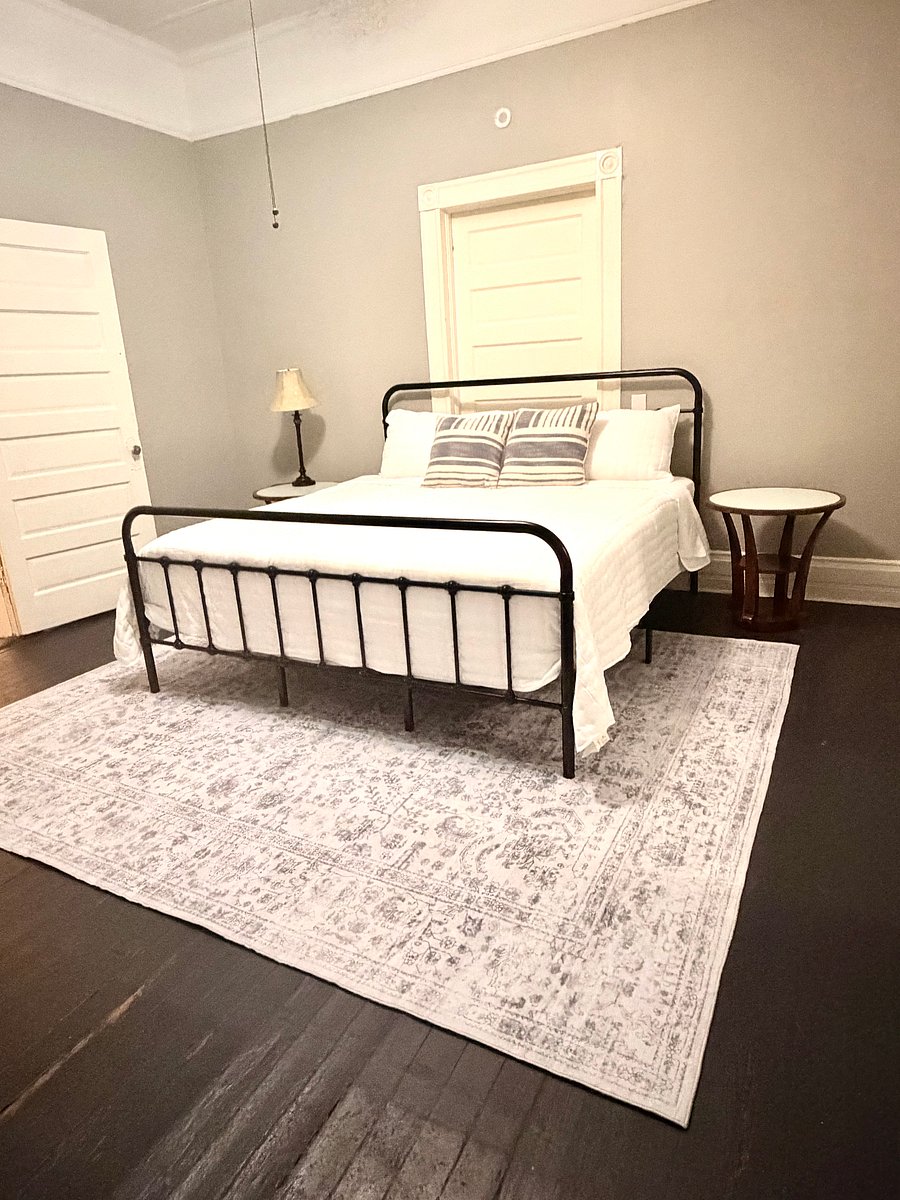 1st bedroom with king bed