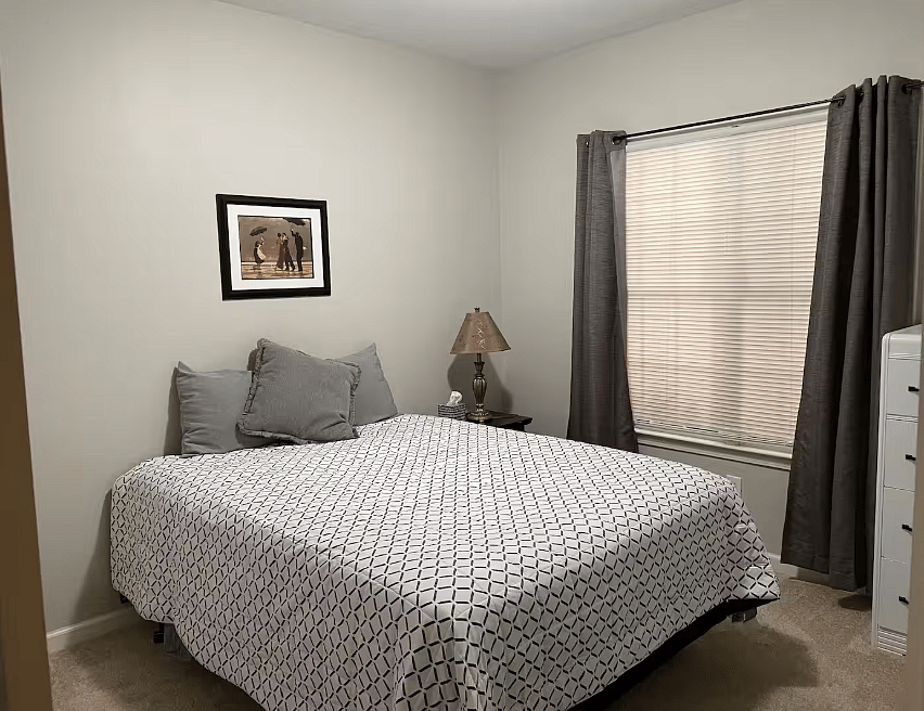 Queen in second bedroom