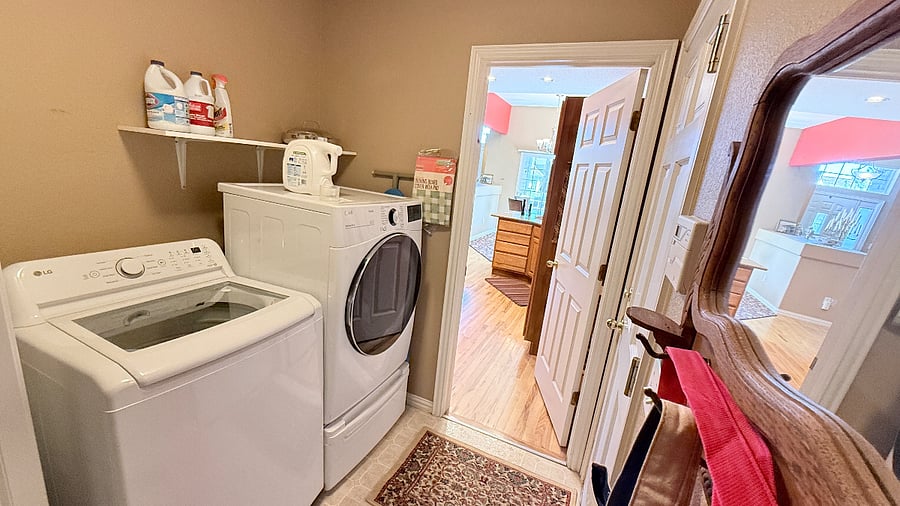 Laundry room between kitchen and garage entrance