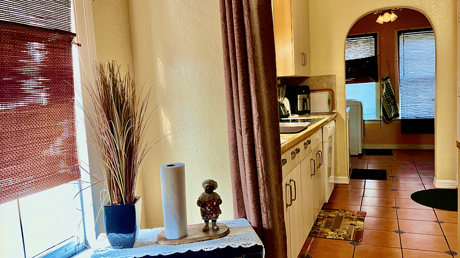 Entrhy to the kitchen