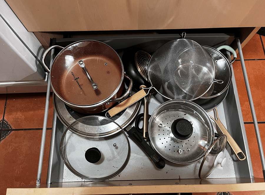 Lots of cookware!