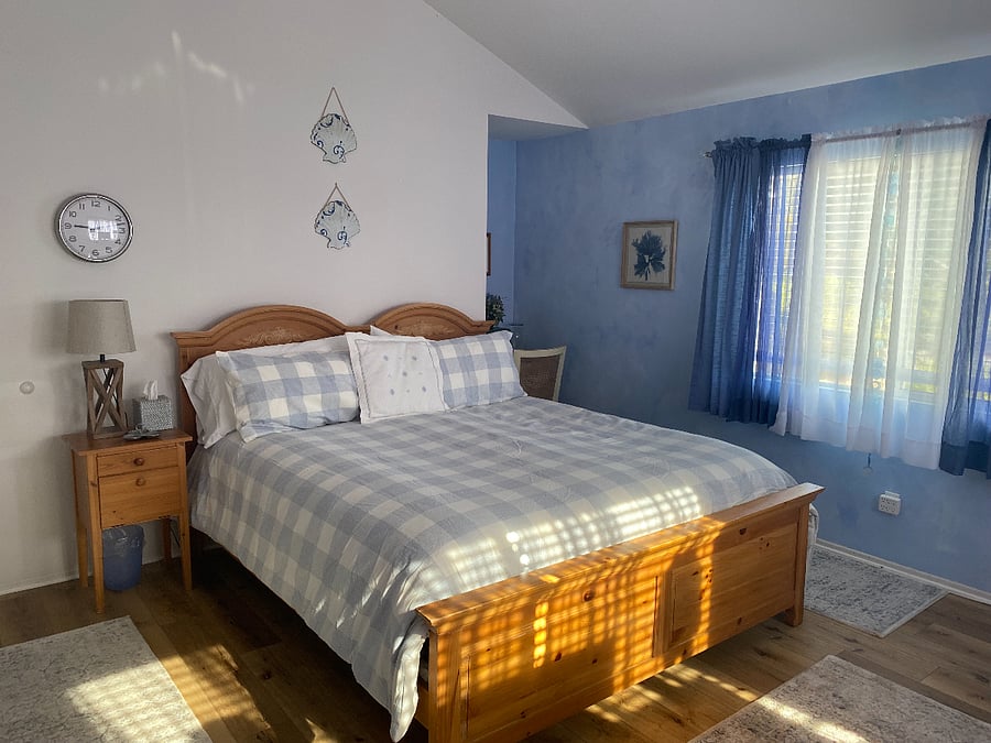 Blue Room features King size bed.