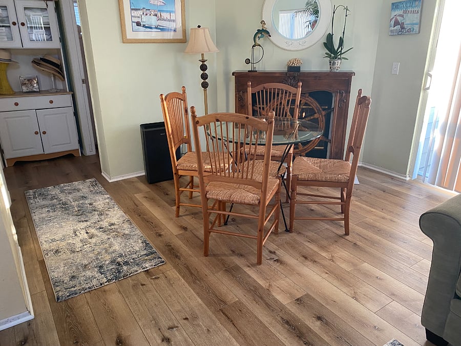 Sitting area for desk work or playing games.