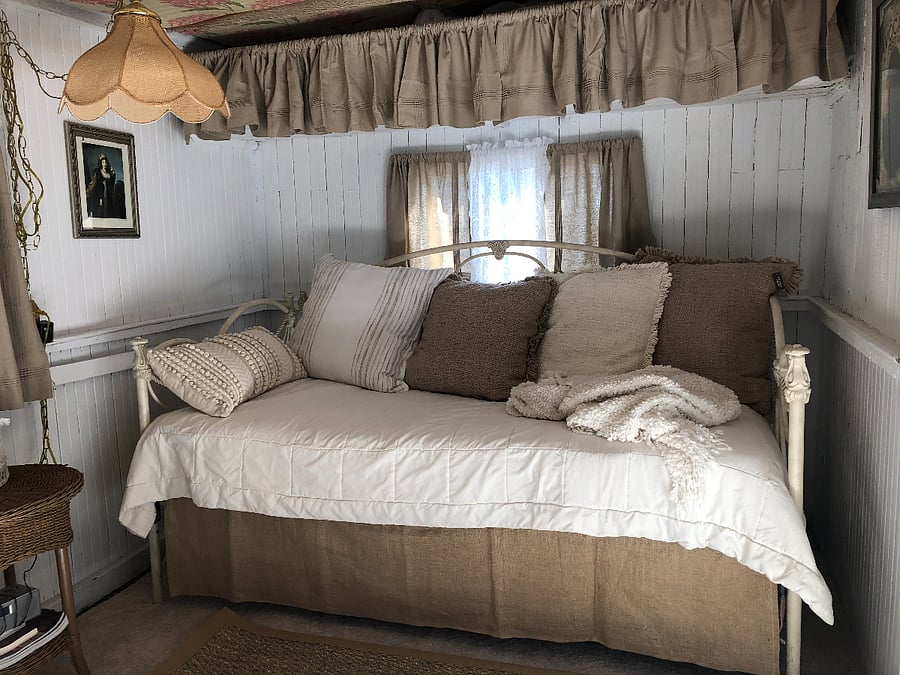 Sleeping area of Sugar Shack features daybed.