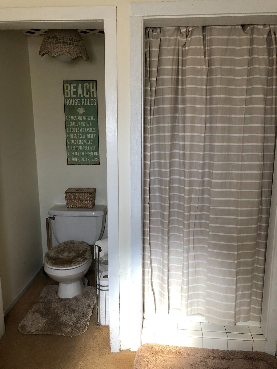 Sugar Shack bathroom toilet and shower.