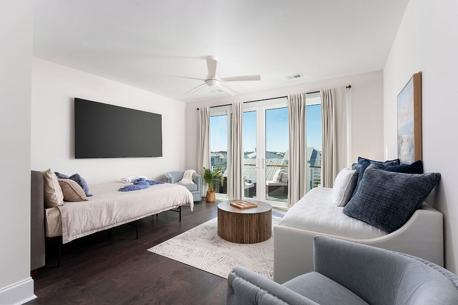 Loft room with queen bed and trundle twin beds - top floor