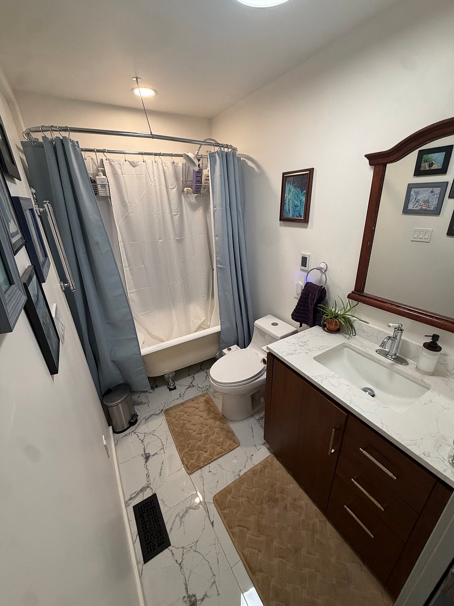 Shared full bathroom