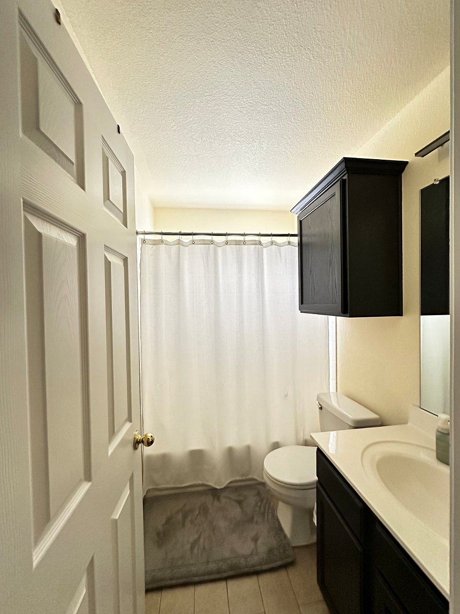Full Guest Bathroom