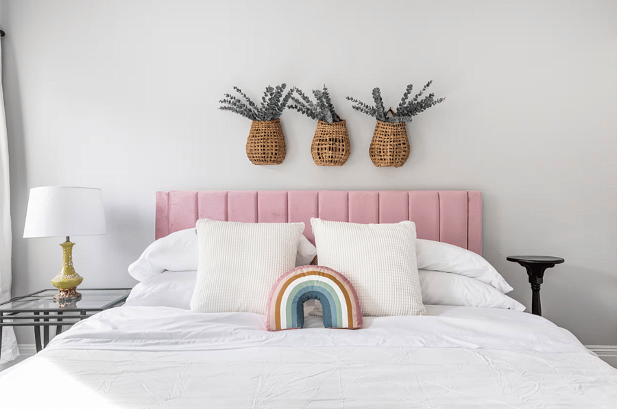 Bedroom (2) - king size bed