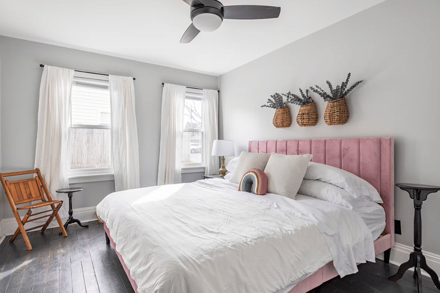 Bedroom (2) - king size bed