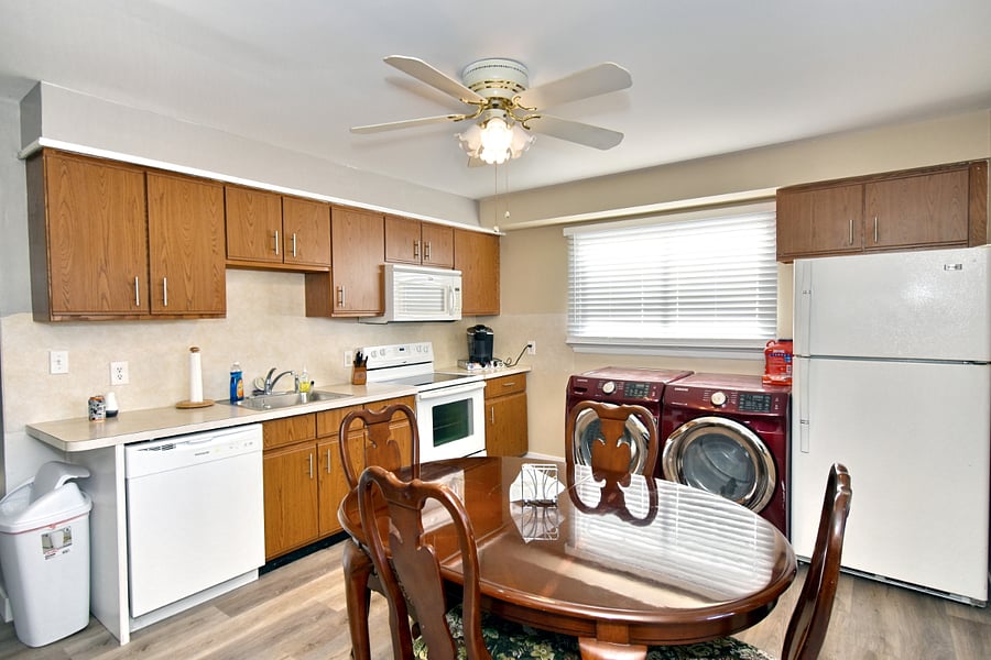 Fully equipped kitchen & dining area w/ dish soap, starter paper towels provided
