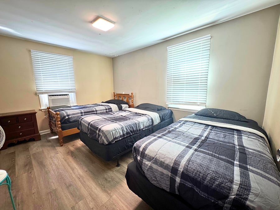 Bedroom #1 w/ 3 twin beds, smart TV, closet, & extra sheets available
