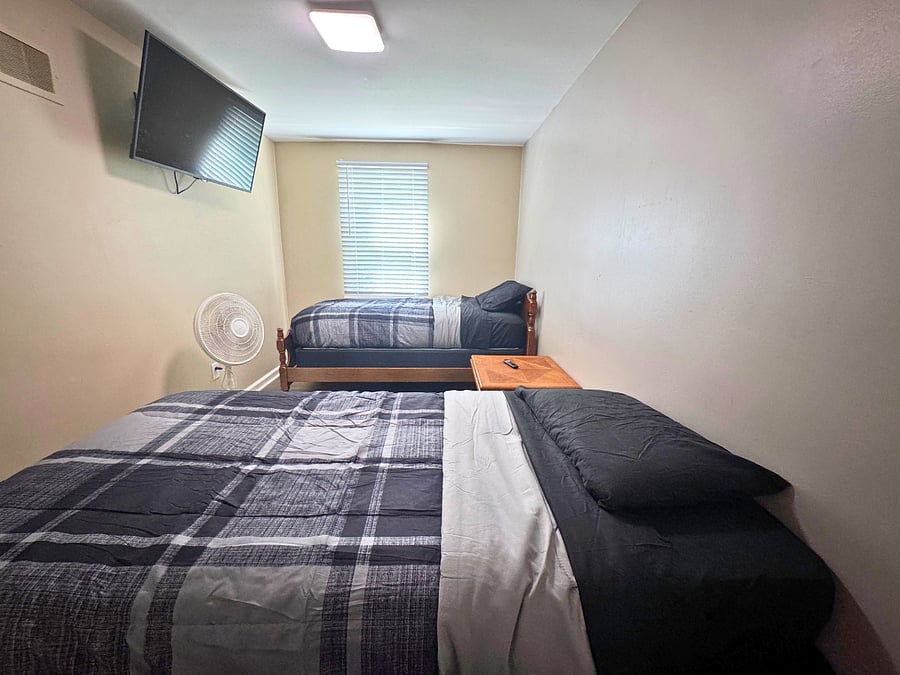 Bedroom #2 w/ 2 twin beds, smart TV, closet, & extra sheets available